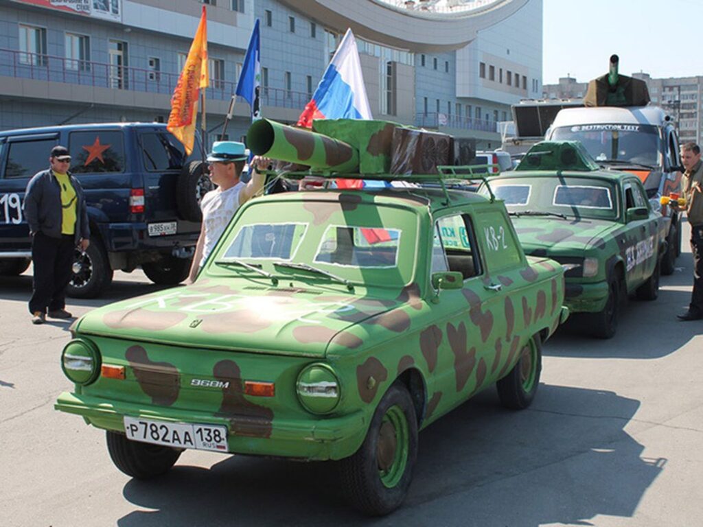 Маи машин. Машины на 9 мая. Украшение автомобиля на 9 мая. Машина танк. Украсить машину на 9 мая.